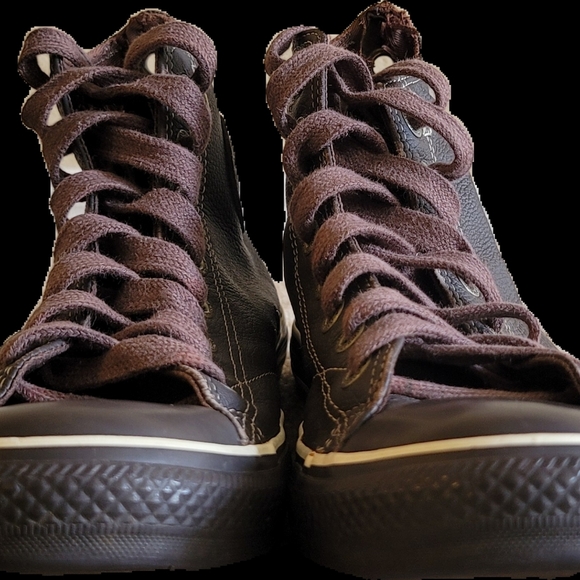 Converse - Picture 2 of 3